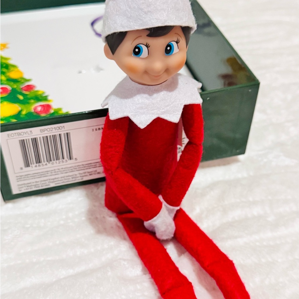 Elf on the Shelf Christmas Set - Picture 3 of 5